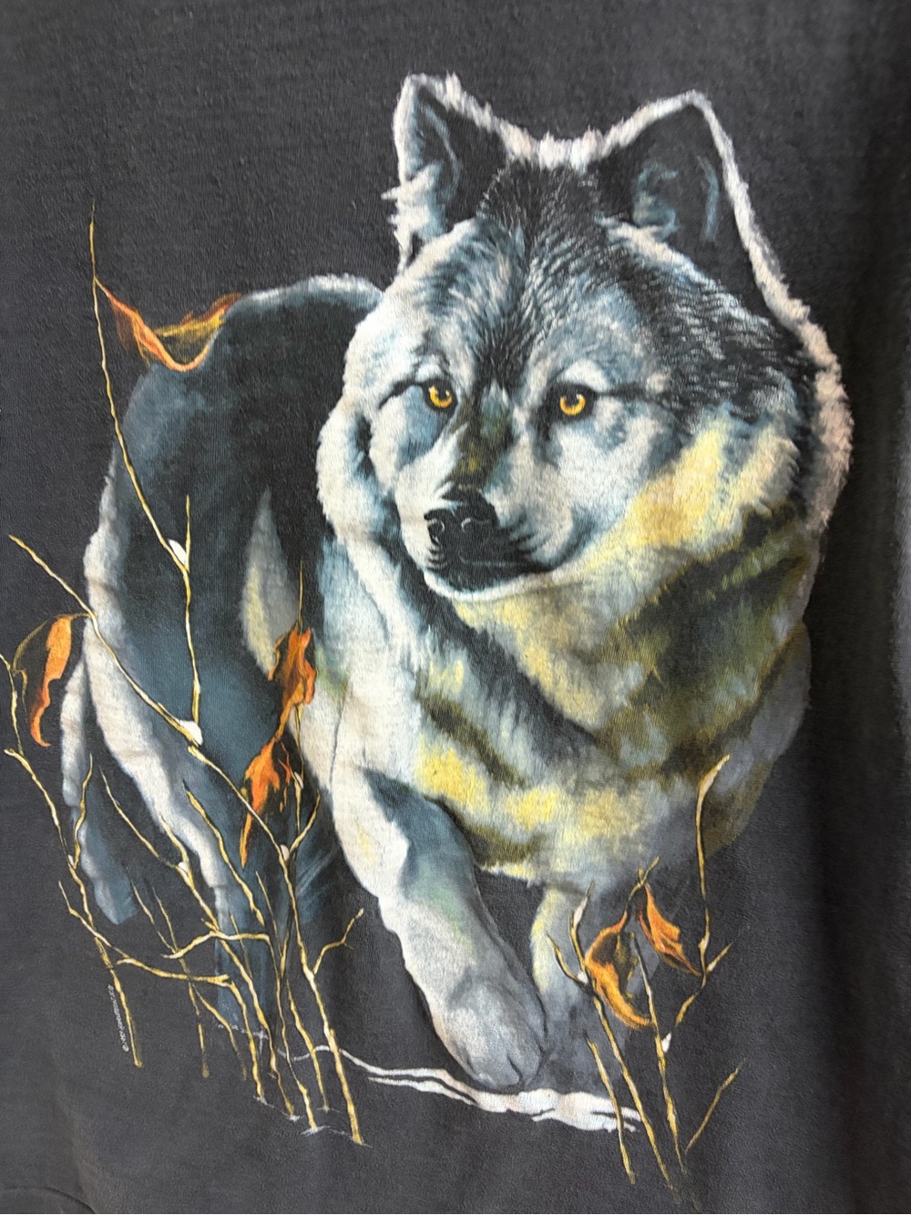 Vintage Unisex Wolf Graphic Tee with Bold Nature Print - Picture 2 of 4